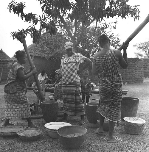 Aminata and friends in the courtyard